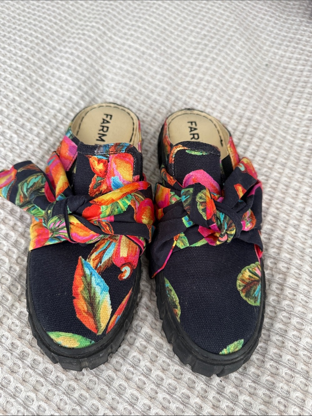FARM Rio Women’s Black Floral Knot Slip-On Sandals with Multicolor Print